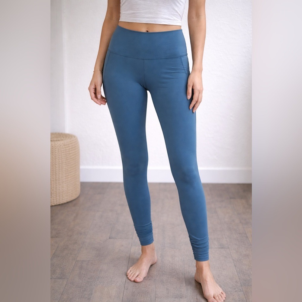 Lululemon‎ leggings size 4, blue